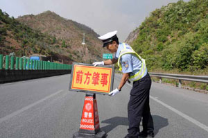 高速事故 警告標志的關鍵作用